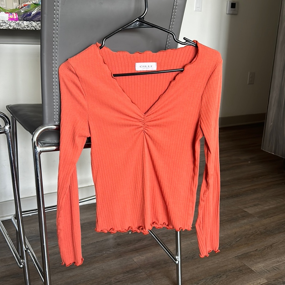 Long sleeve orange shirt, v-neck, lettuce cut, S/M